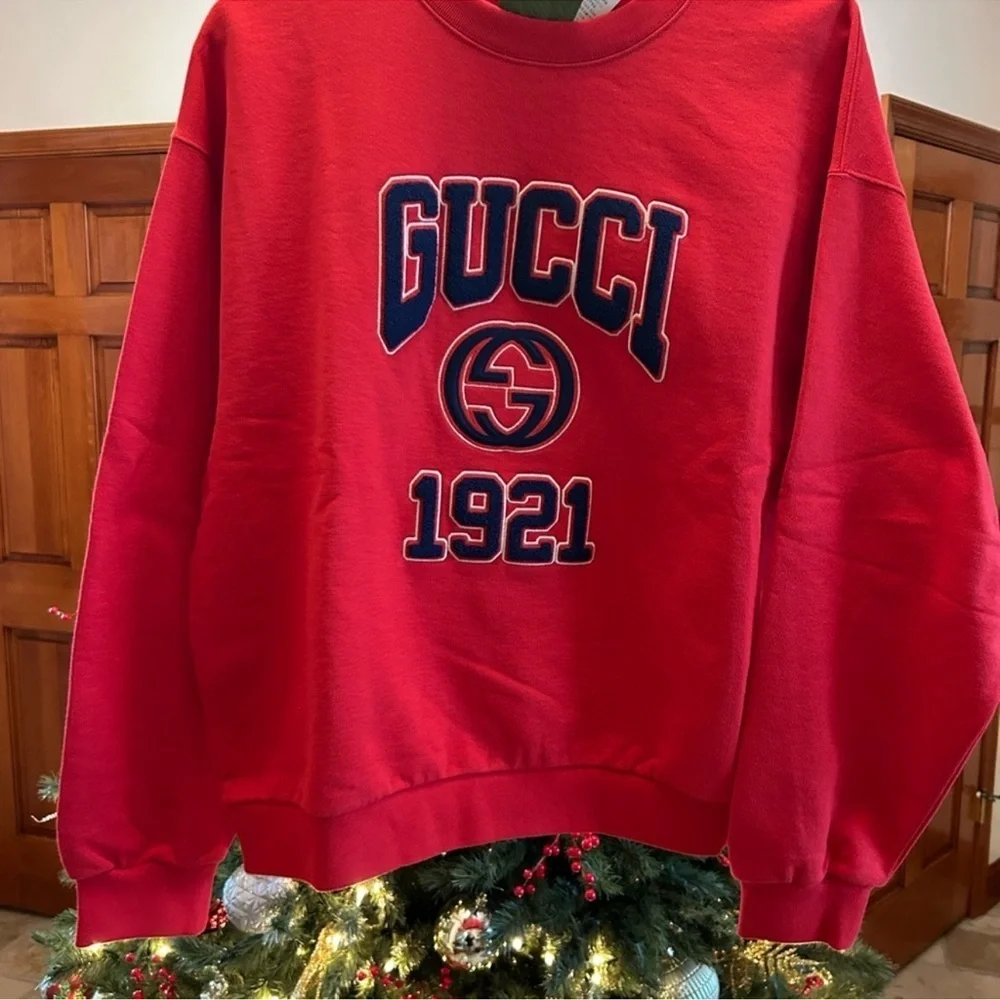 Gucci men’s cotton jersey felt sweatshirt 1921 embroidered. Size medium NWT.